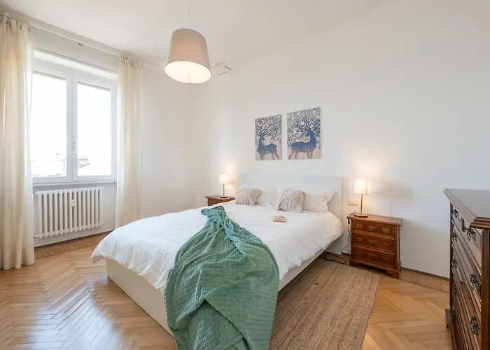 Xenia Apartments - Newly Renovated Apartment